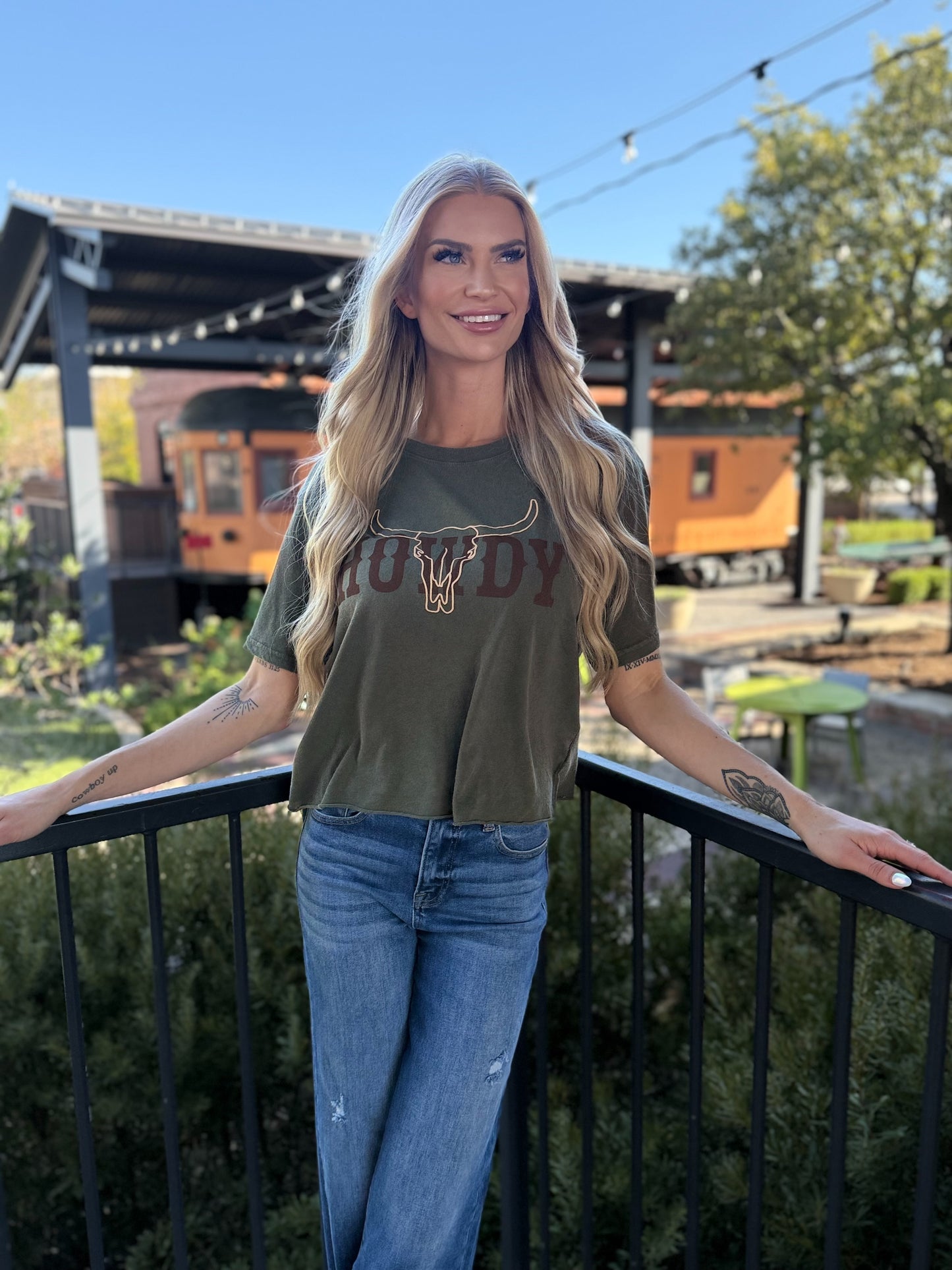 PUFF HOWDY LONGHORN TEE