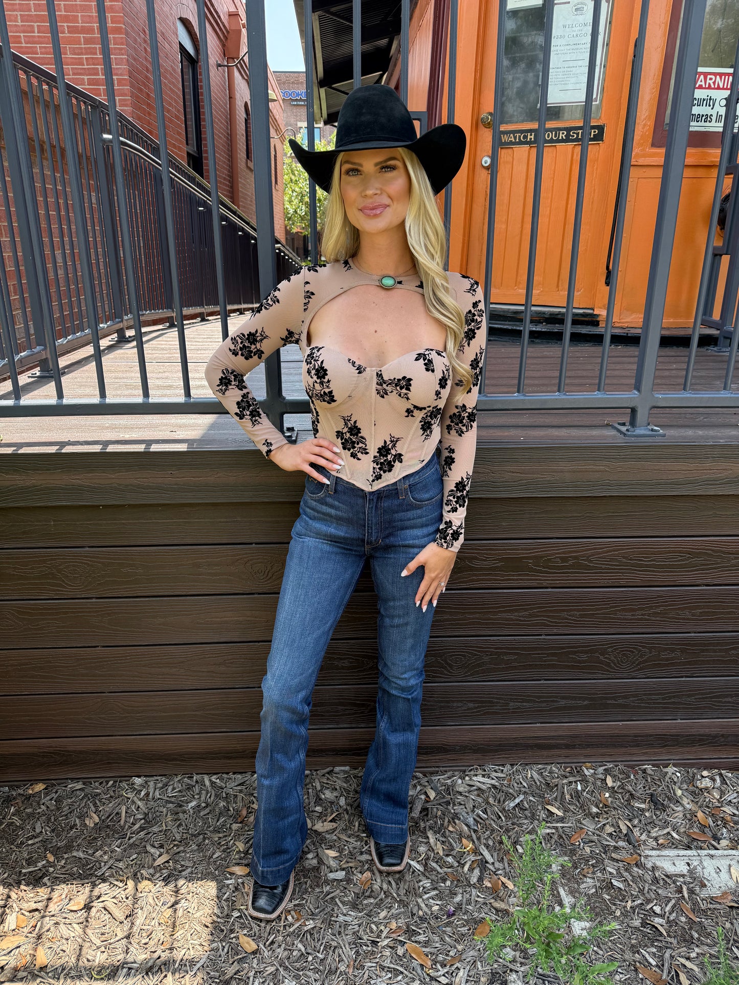 CLASSY VIBES COWGIRL TOP