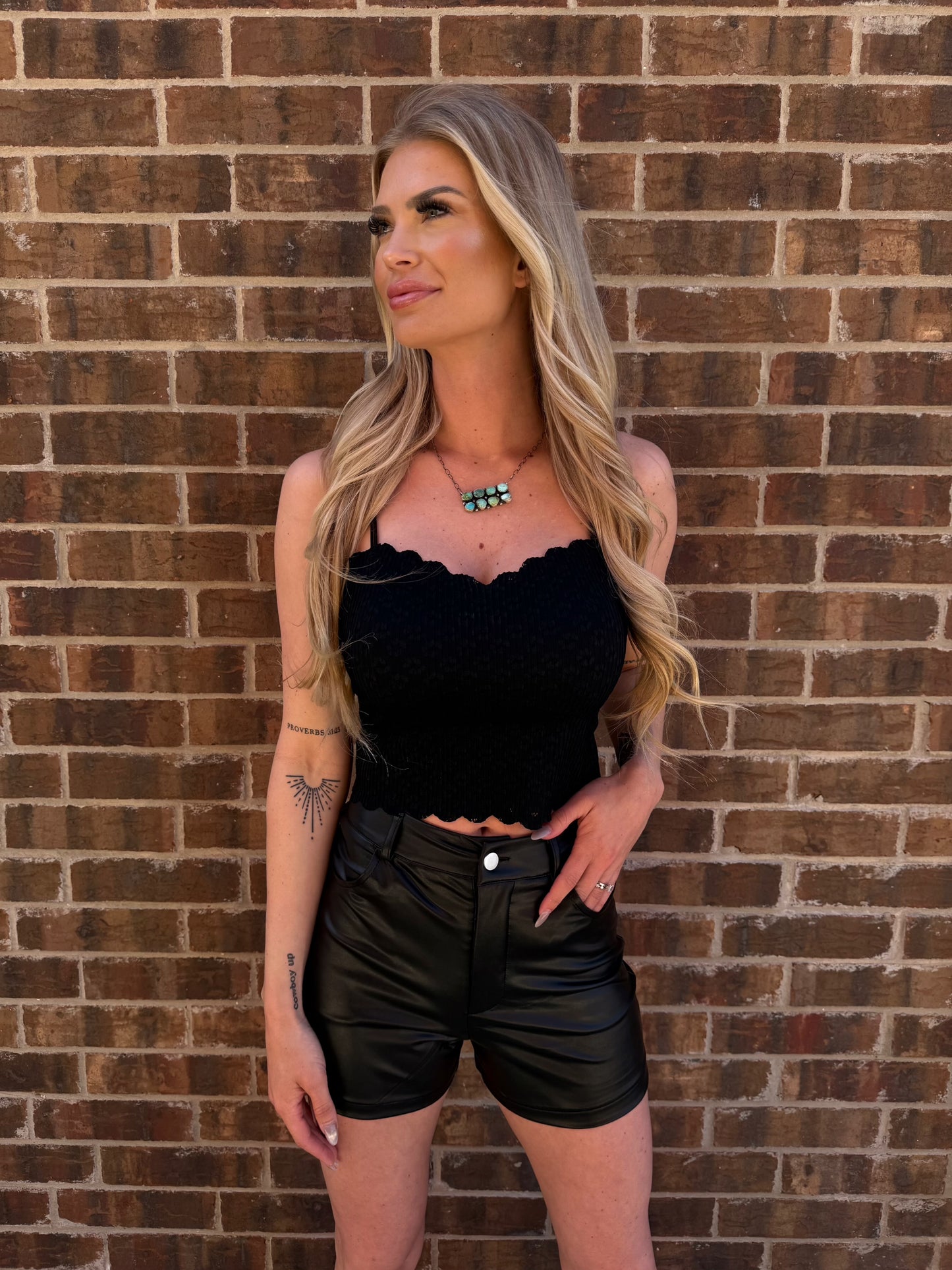 BLACK LACE FLOWER CROP TOP