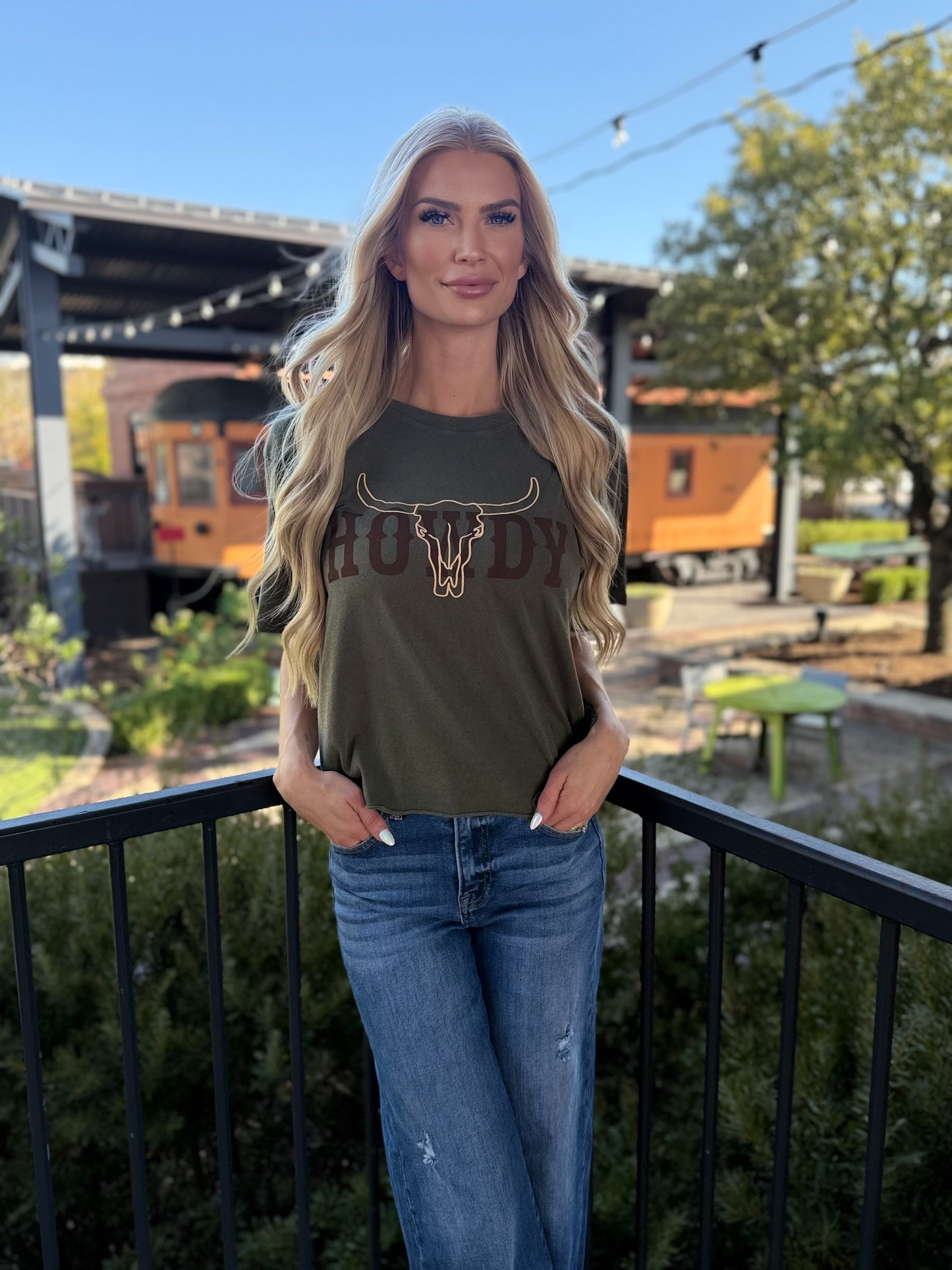 PUFF HOWDY LONGHORN TEE
