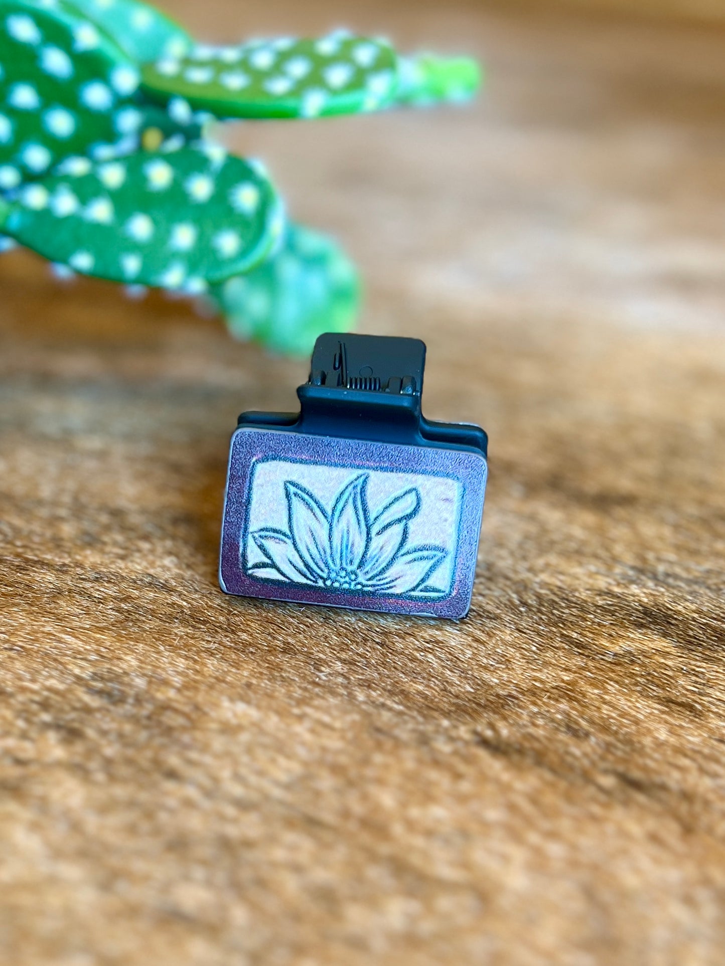 WESTERN SUNFLOWER BLACK LEATHER CLIP