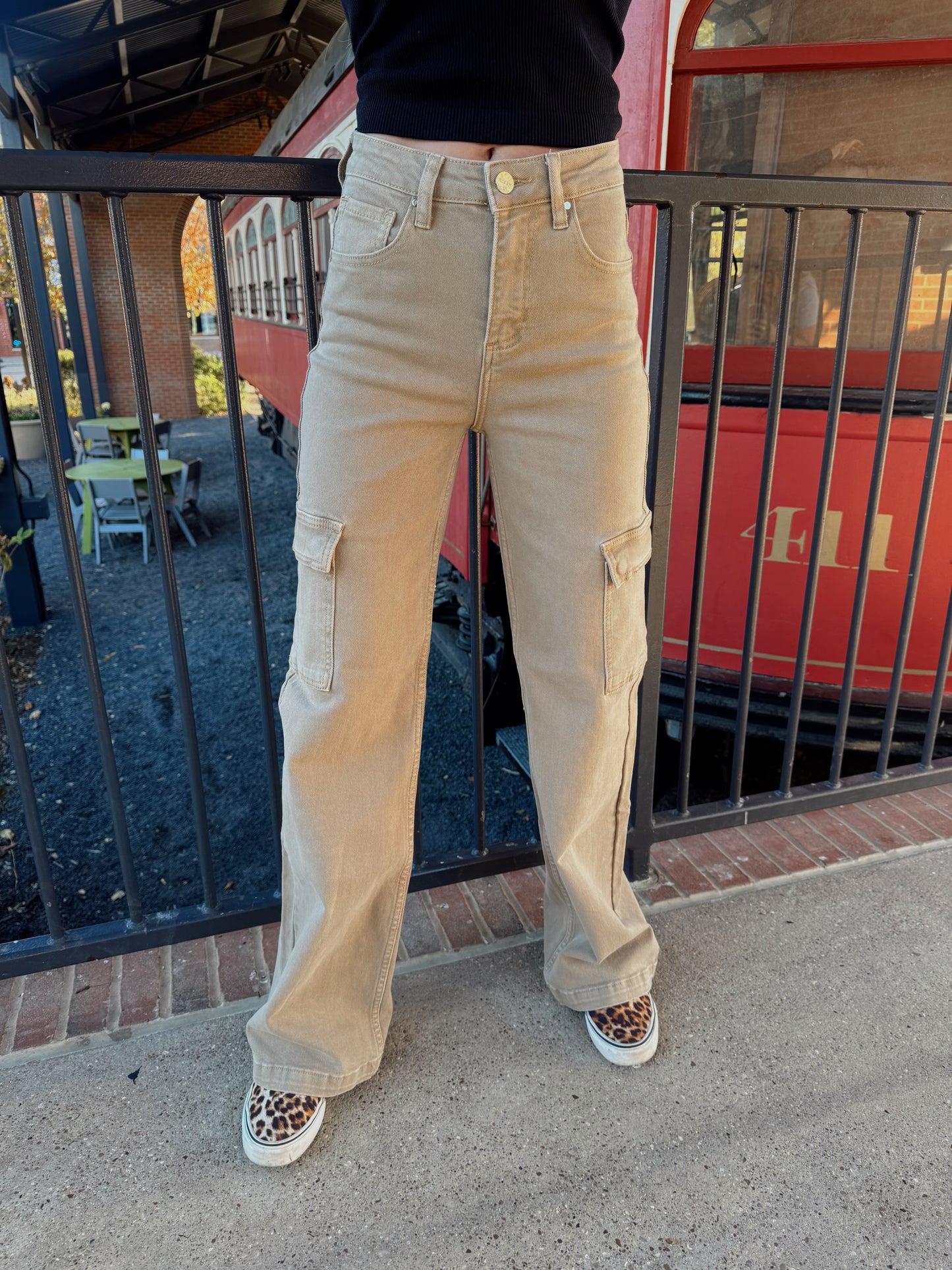 RISEN KHAKI